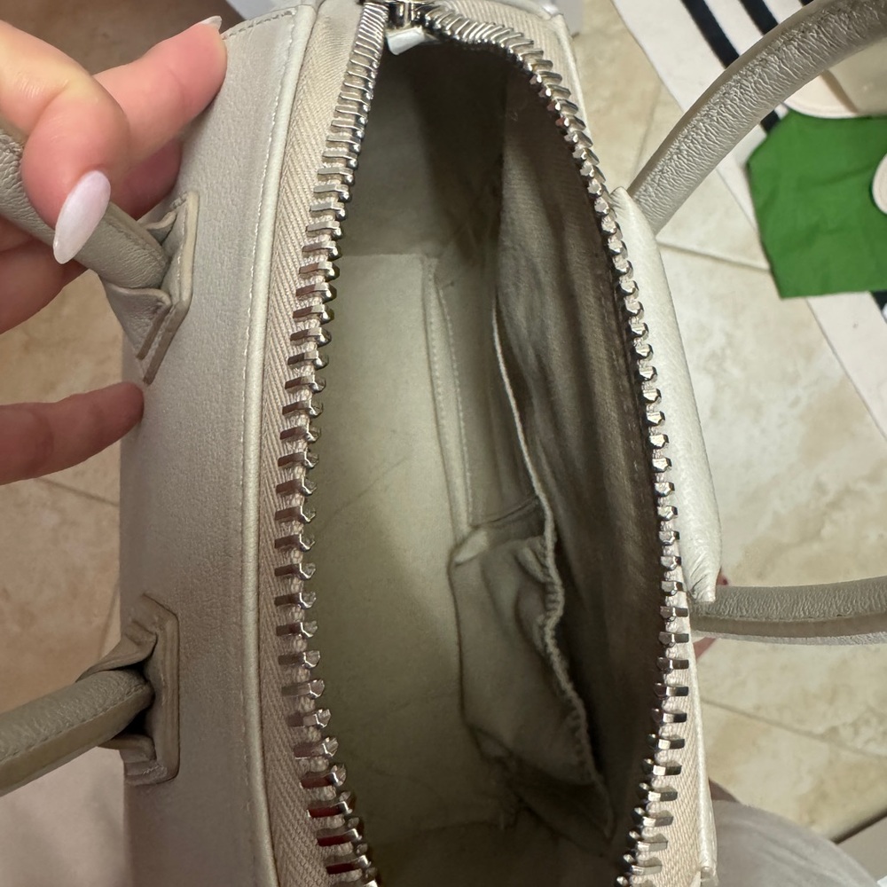 Givenchy Antigona Mini Bag - Picture 5 of 7